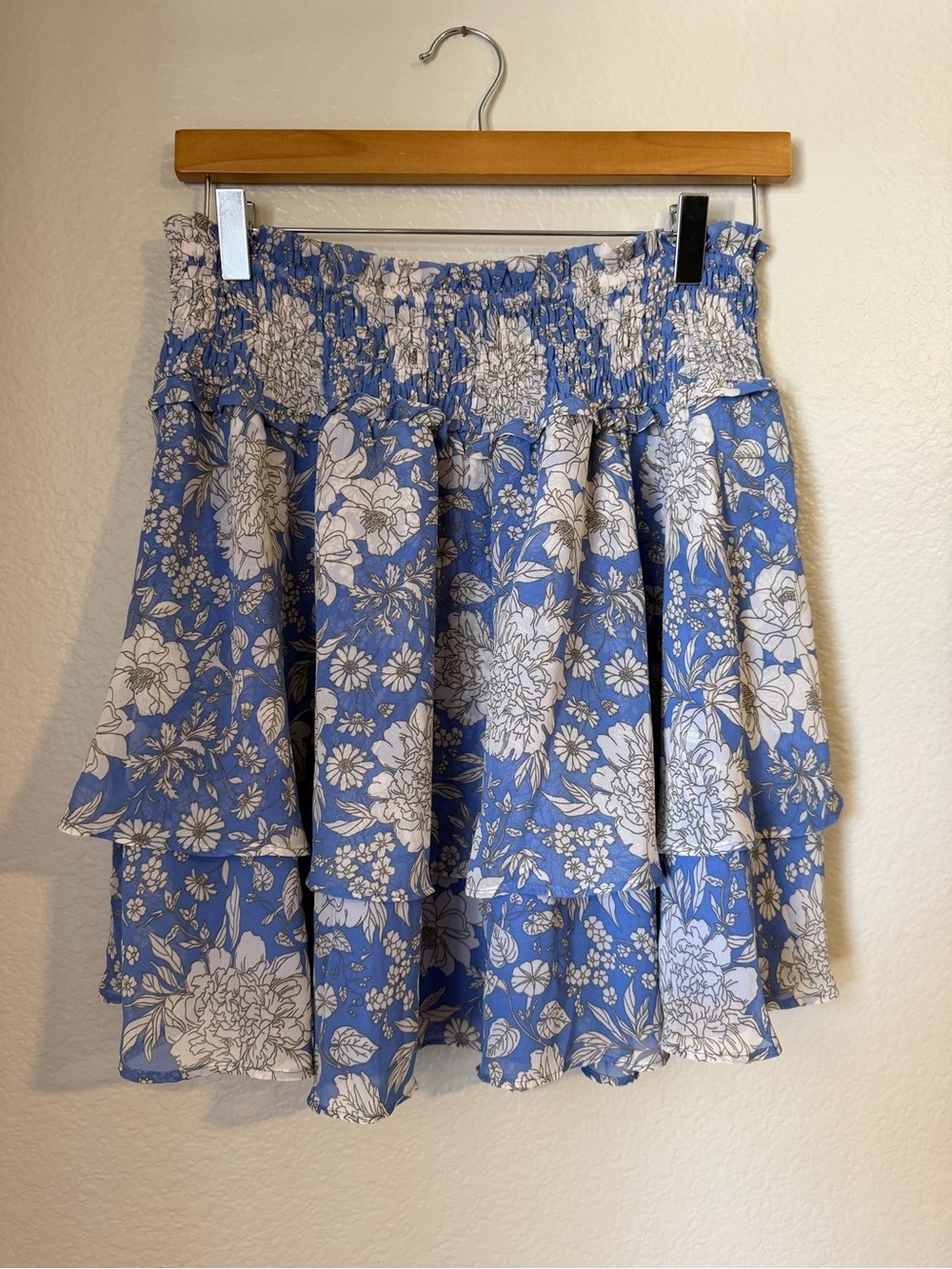 Express Blue White Smocked Floral Tiered Mini Skirt NWT Size Medium Feminine